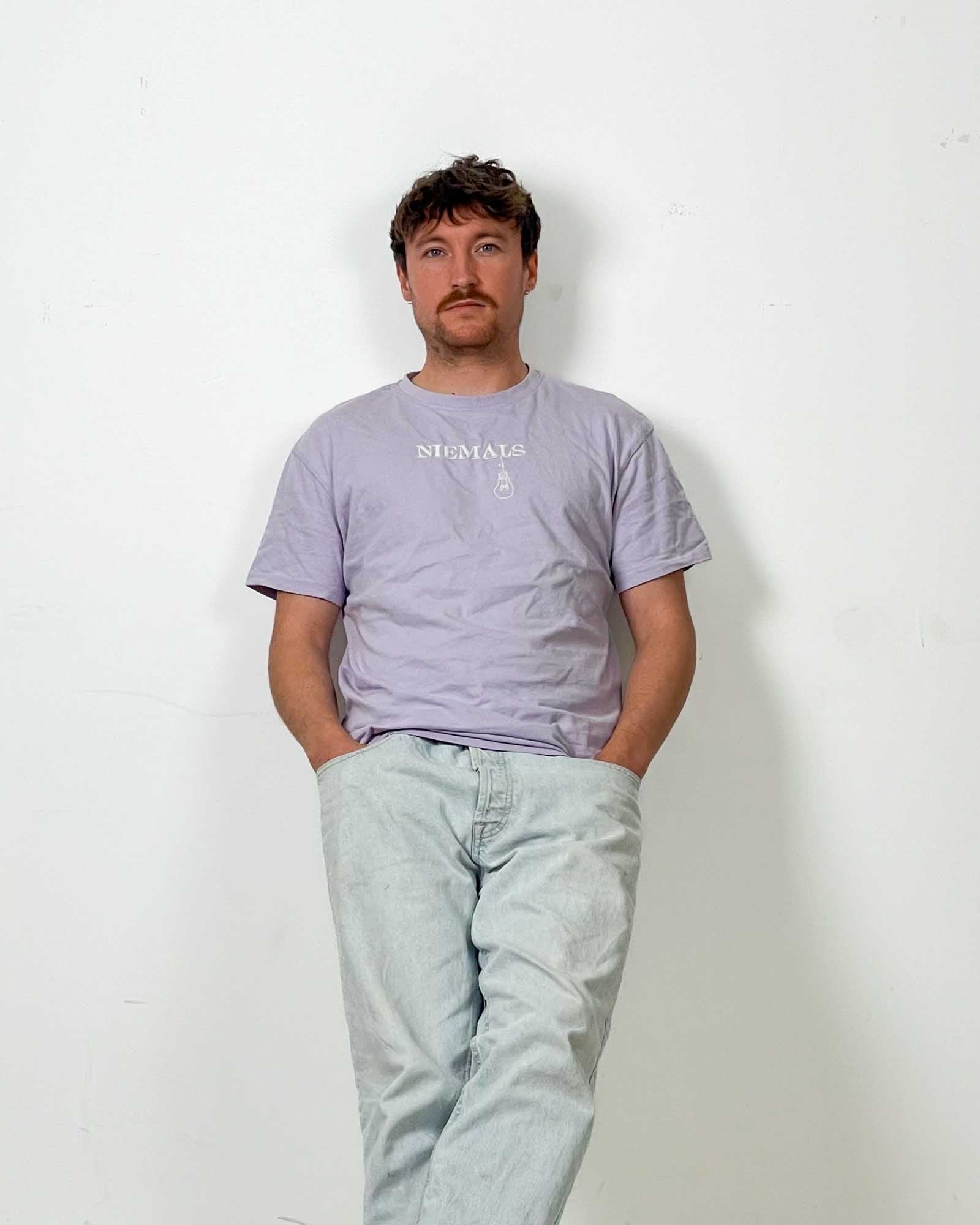 NIEMALS Heavy Oversized Tee | Lilac mit Glühbirne